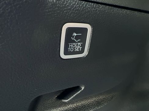 Used 2024 Jeep Grand Wagoneer L Series III image 11