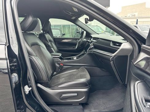 Used 2023 Jeep Grand Cherokee Altitude RWD image 15