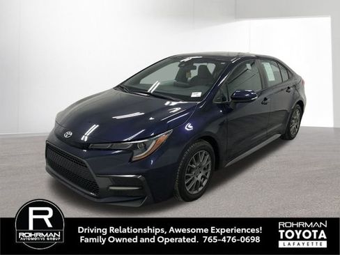 Used 2022 Toyota Corolla SE w/ SE Premium Package image 2