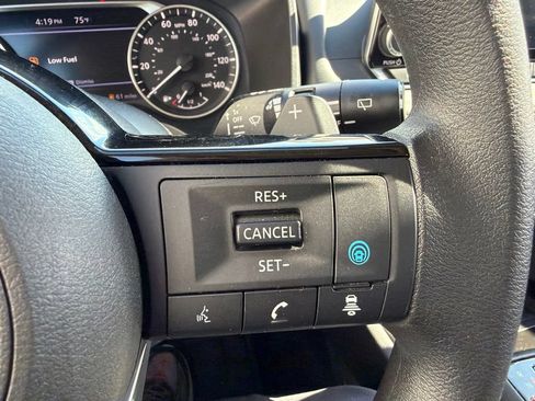 Used 2023 Nissan Rogue SV AWD/4WD image 13
