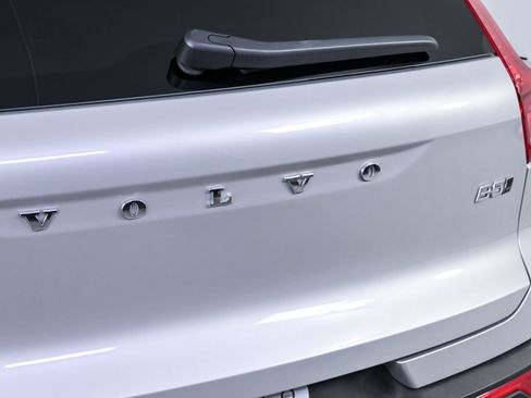 Certified 2025 Volvo XC40 B5 Plus image 37