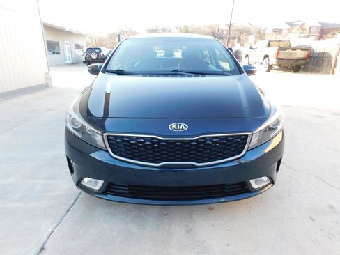 Used 2017 Kia Forte EX image 2