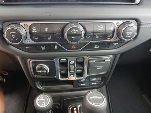 New 2025 Jeep Gladiator Sport S image 41