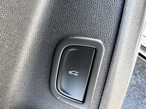 Used 2025 Chevrolet Traverse RS image 10