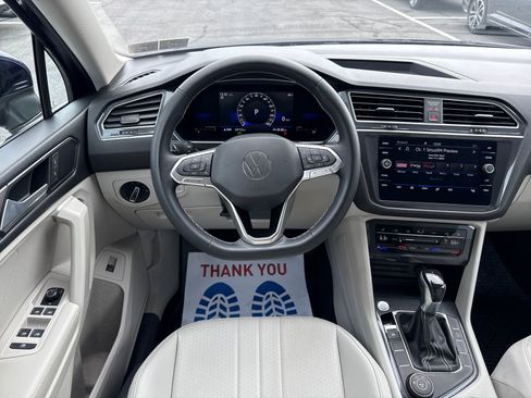 Certified 2022 Volkswagen Tiguan SE image 14