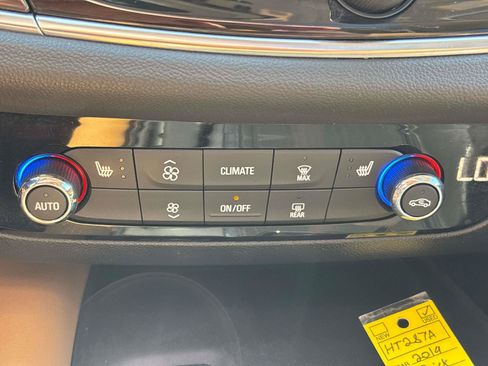 Used 2019 Buick Enclave Essence AWD/4WD image 25