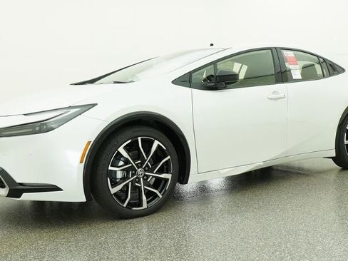New 2026 Toyota Prius Plug-In Hybrid FWD image 17