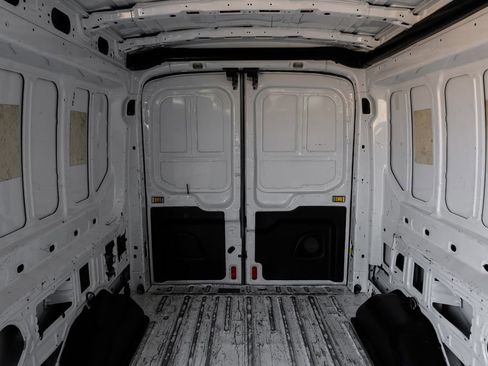 Used 2015 Ford Transit 250 148 Medium Roof image 33