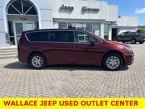 Certified 2023 Chrysler Pacifica Touring-L image 5