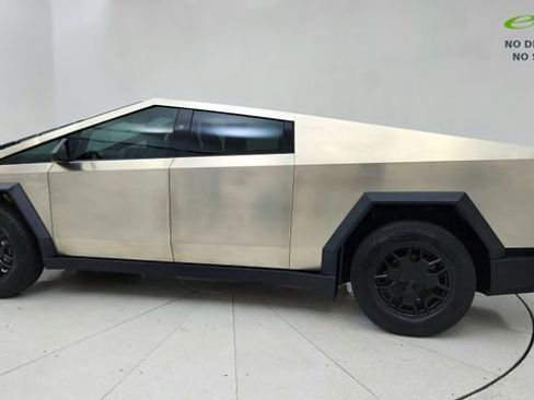 Used 2024 Tesla Cybertruck AWD Crew Cab image 4