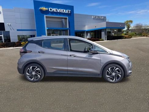 Used 2023 Chevrolet Bolt LT w/ Infotainment Package FWD image 28