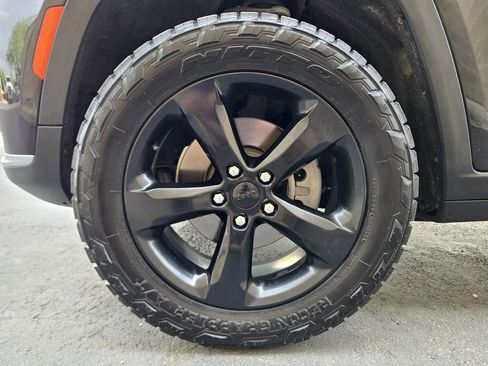 Used 2021 Jeep Grand Cherokee L Limited w/ Luxury Tech Group II image 16