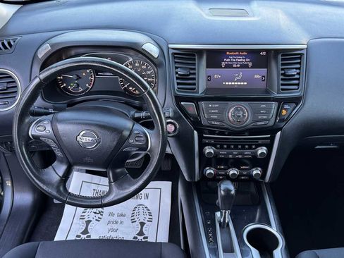 Used 2019 Nissan Pathfinder SV image 4