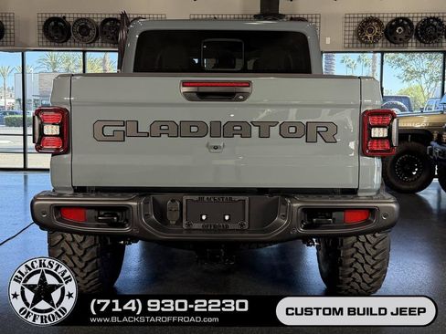 Used 2025 Jeep Gladiator Mojave AWD/4WD image 10
