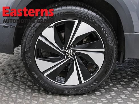 Used 2025 Volkswagen Taos SE AWD/4WD image 29