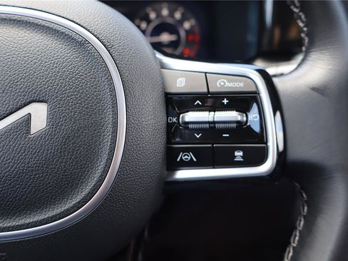 Certified 2023 Kia Sorento SX image 17