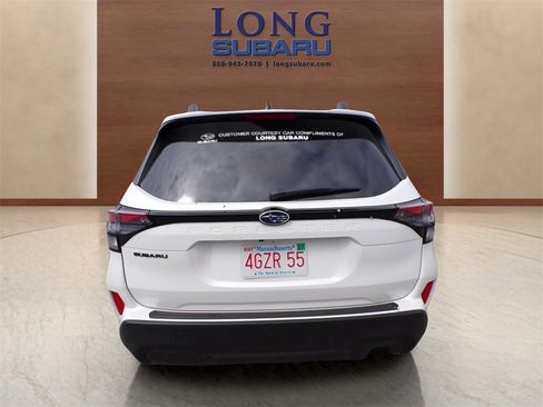 Used 2025 Subaru Forester Premium image 9