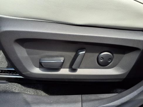 New 2025 Mitsubishi Outlander SE image 12