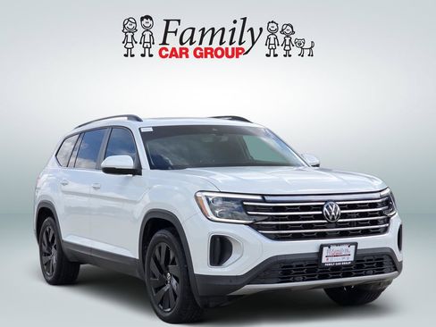 Used 2024 Volkswagen Atlas SE AWD/4WD image 2