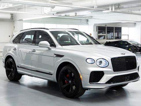 Used 2025 Bentley Bentayga image 6