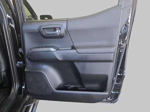 Used 2021 Toyota Tacoma 4x4 Double Cab image 14
