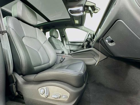 New 2026 Porsche Macan AWD/4WD image 29