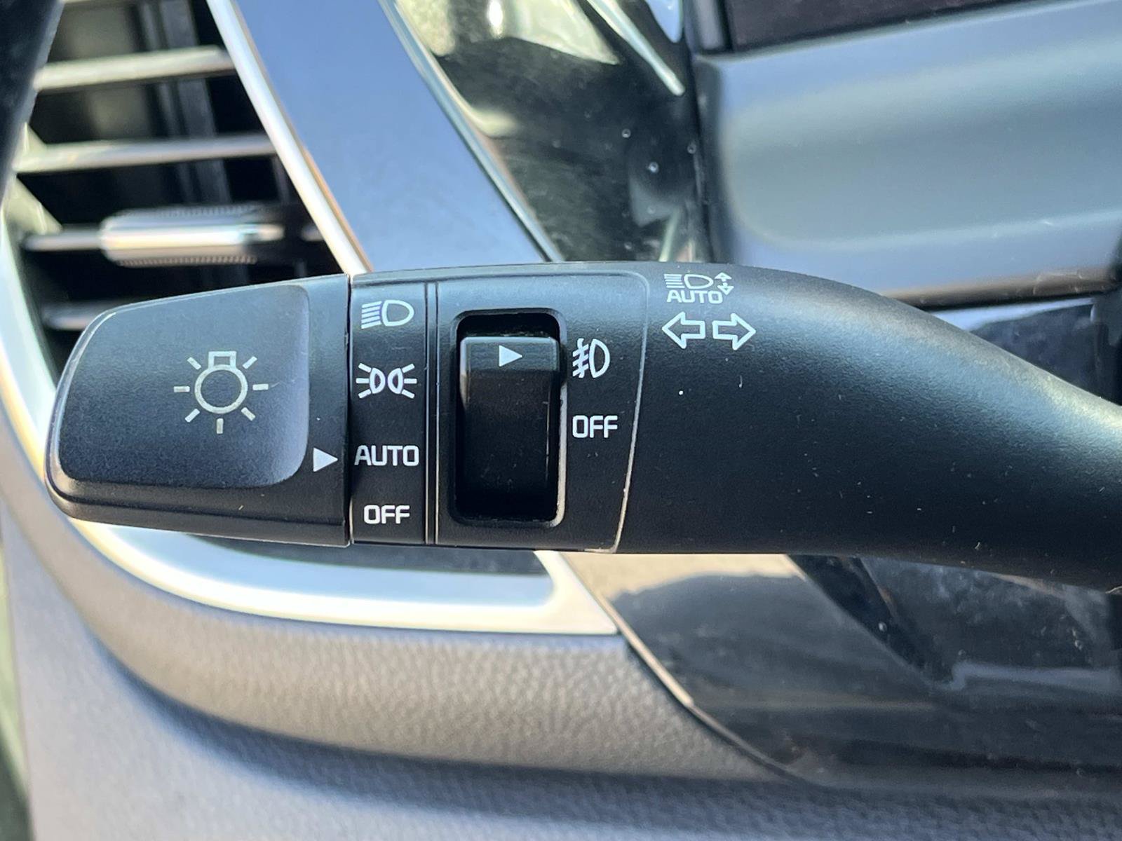 Used 2024 Kia Seltos S AWD/4WD image 40