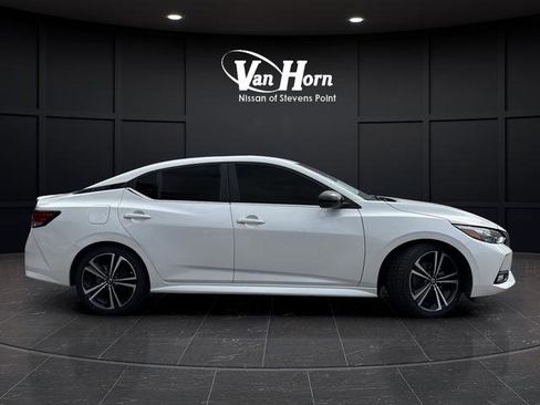 Used 2022 Nissan Sentra SR image 2