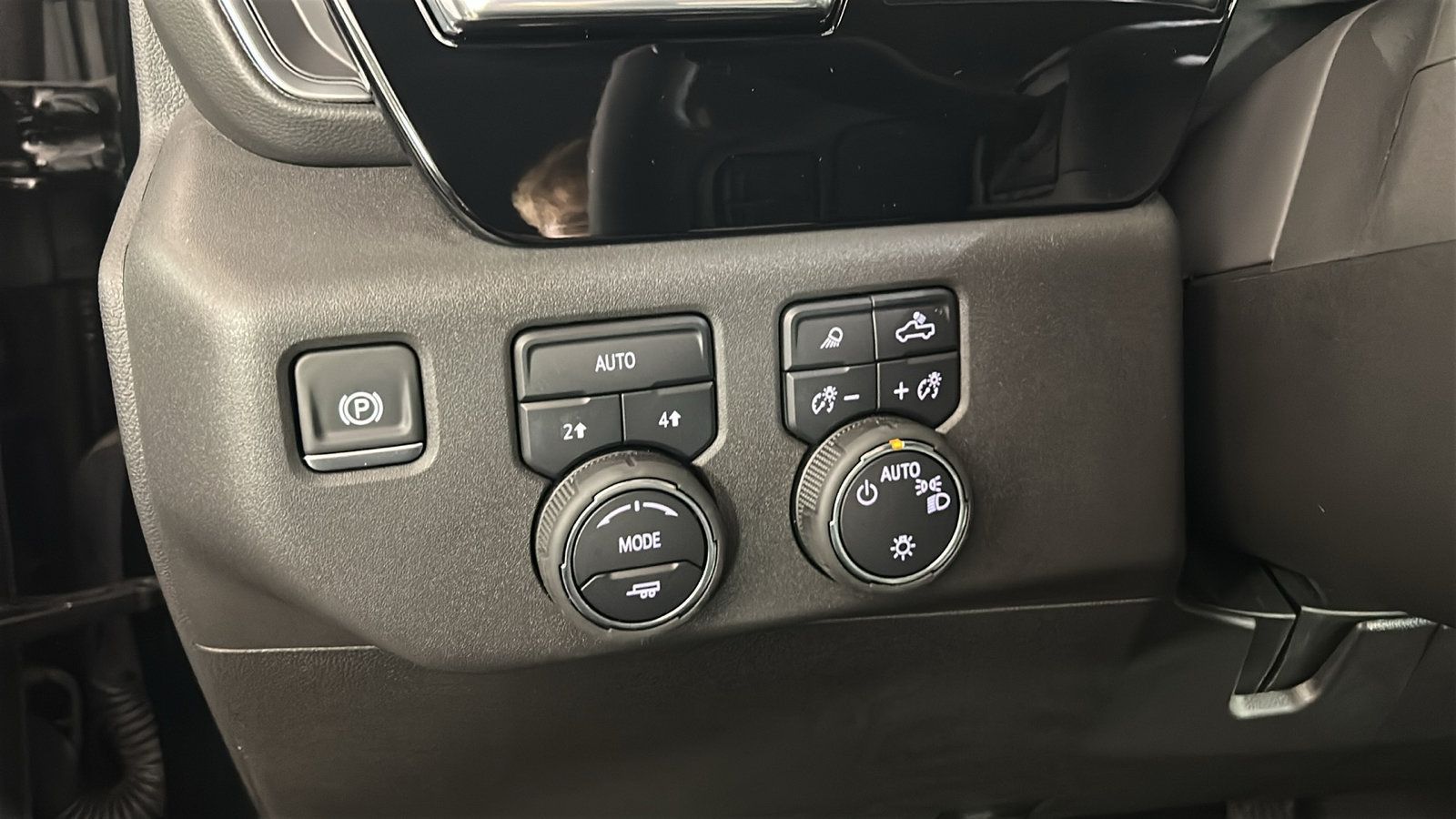 Used 2025 Chevrolet Silverado 1500 LT w/ Safety Package AWD/4WD image 23