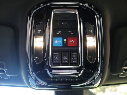 New 2023 Jeep Grand Cherokee Overland w/ Luxury Tech Group IV image 18