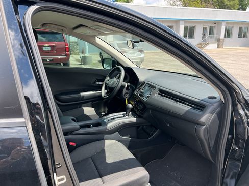 Used 2019 Honda HR-V LX image 12