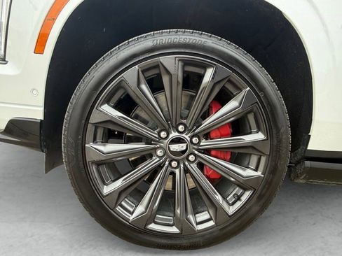Certified 2025 Cadillac Escalade ESV V AWD/4WD image 23