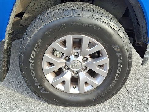 Used 2017 Toyota Tacoma SR5 image 10