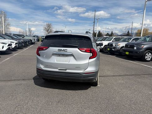 Used 2020 GMC Terrain SLE w/ Driver Convenience Package image 2