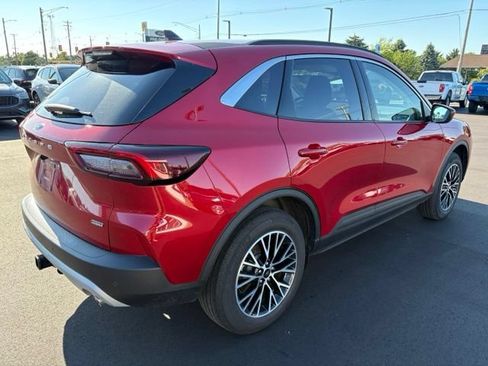 Used 2024 Ford Escape SE w/ Class II Trailer Tow Package FWD image 8