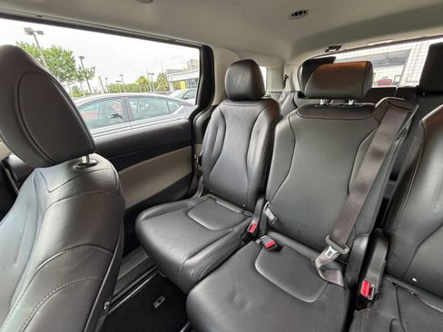 Used 2026 Kia Carnival FWD image 42