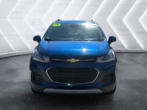 Used 2019 Chevrolet Trax LT FWD image 2