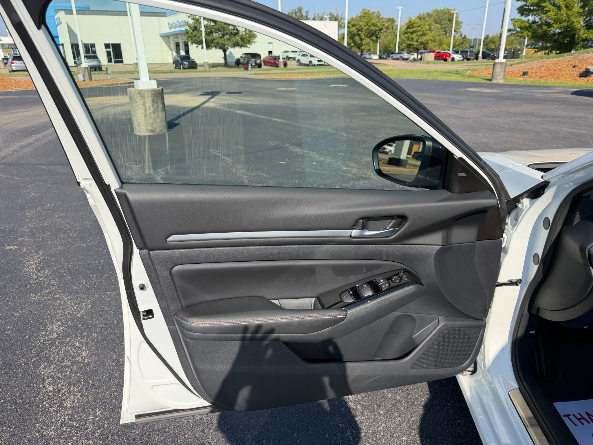 Used 2024 Nissan Altima 2.0 SR FWD image 34