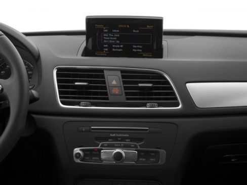 Used 2016 Audi Q3 2.0T Premium Plus w/ Technology Package image 9