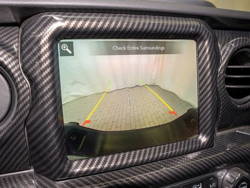 Used 2023 Jeep Gladiator Willys image 13