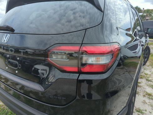 Used 2025 Honda Pilot Sport image 11