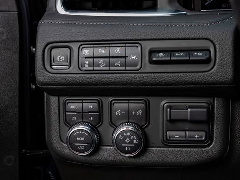 Used 2023 GMC Yukon Denali w/ Denali Reserve Package image 22