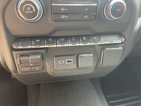 Used 2025 Chevrolet Silverado 1500 Custom image 28