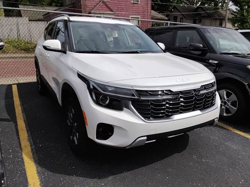 Used 2024 Kia Seltos S FWD image 3