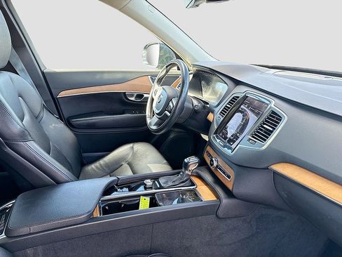 Used 2022 Volvo XC90 T6 Momentum w/ Climate Package image 21