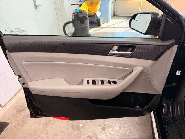 Used 2016 Hyundai Sonata Sport FWD image 8