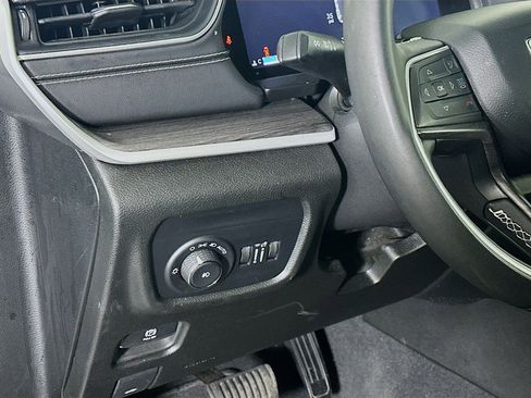 Used 2024 Jeep Grand Cherokee Limited image 17