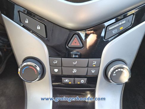 Used 2014 Chevrolet Cruze LT FWD image 17