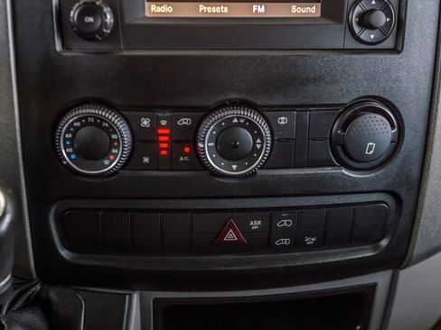Used 2018 Mercedes-Benz Sprinter 2500 image 30