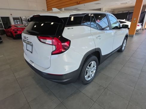Used 2022 GMC Terrain SLE FWD image 9